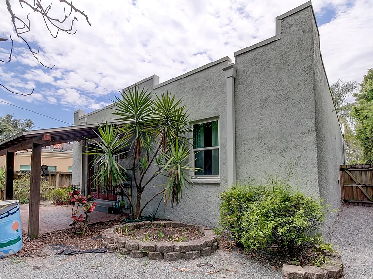 115 N Gomez Ave — Photo 16