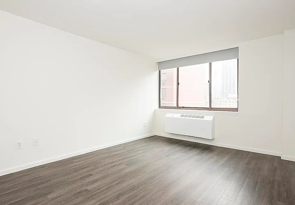 1st image of 520 W 43rd St APT 33A