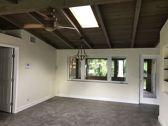 3rd image of 5227 Malaga Ave