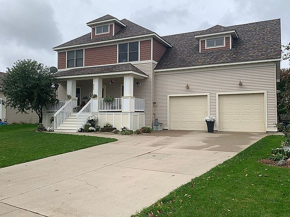 2nd image of 209 17th Ave N