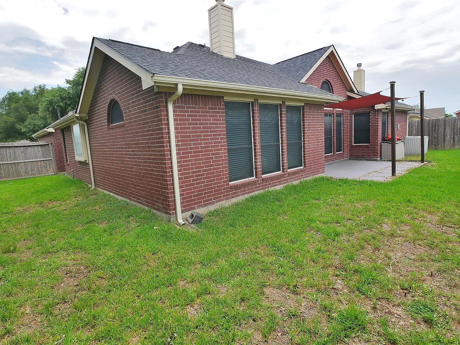 3 bed, 2.0 bath, 2346 sqft, $2,495 — Photo 4