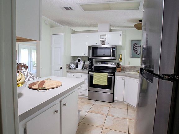 5th image of 6213 Clydebank Cir
