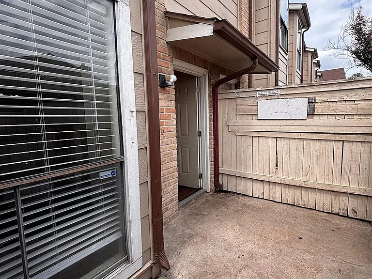 2110 Wilcrest Dr #123 — Photo 3