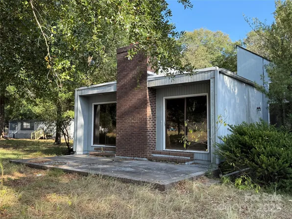 2824 W Black Creek Rd, Florence, SC 29501