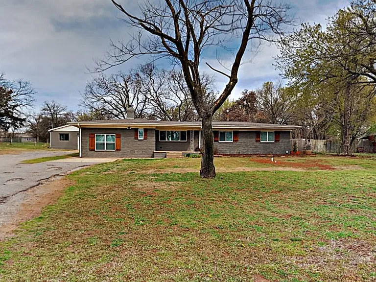 1409 E Covell Rd — Photo 2