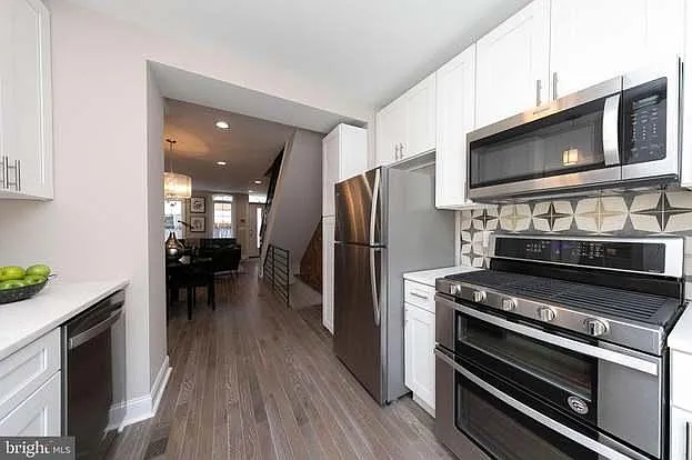 2 bed, 1.5 bath, 1178 sqft, $2,200 — Photo 3