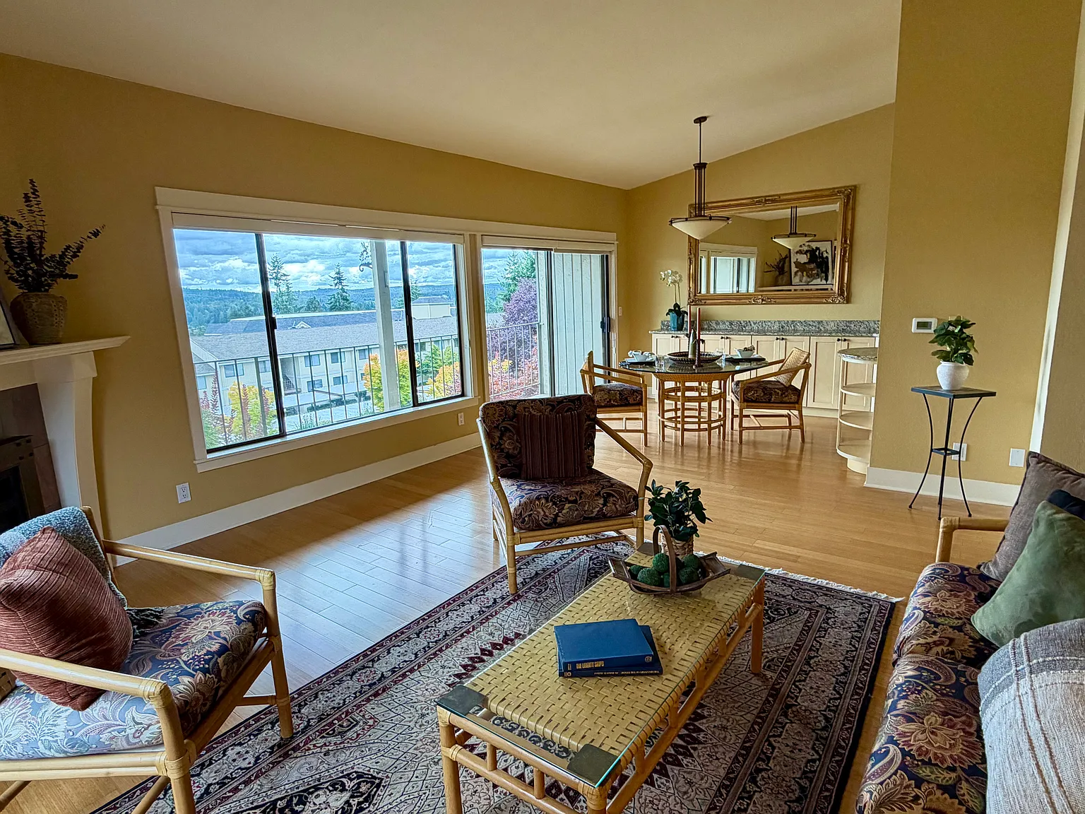 2 bed, 890 sqft, $1,980 — Photo 1