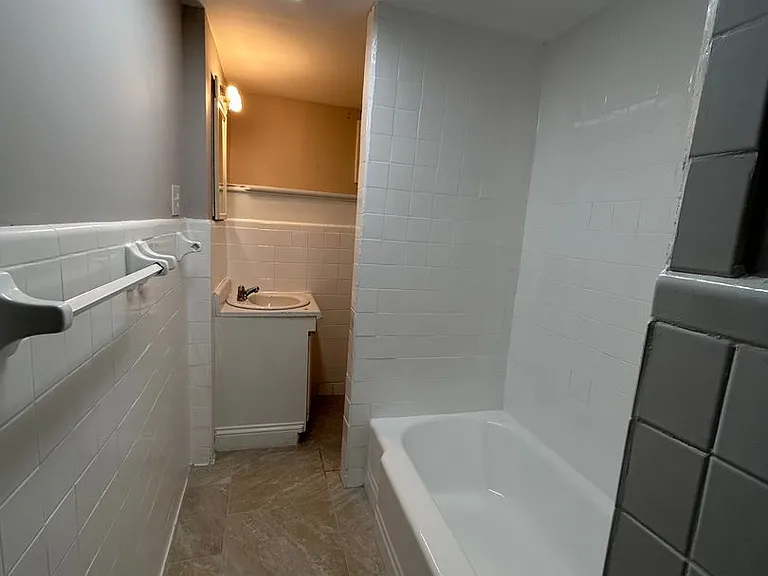 221 S Highland St — Photo 2
