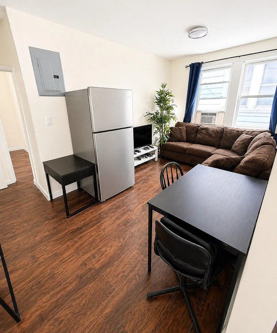 4 bed, 1.5 bath, $3,900 — Photo 3