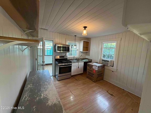 5th image of 416 Raleigh Avenue