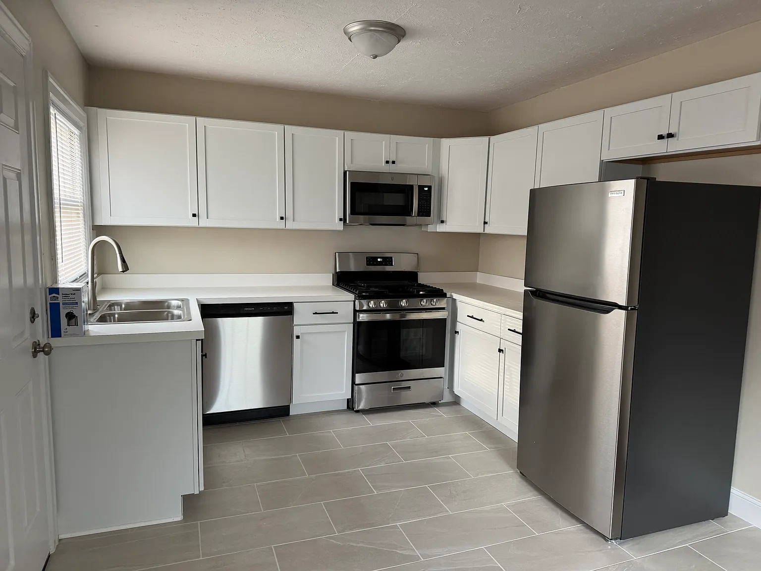 3 bed, 1326 sqft, $1,800 — Photo 2