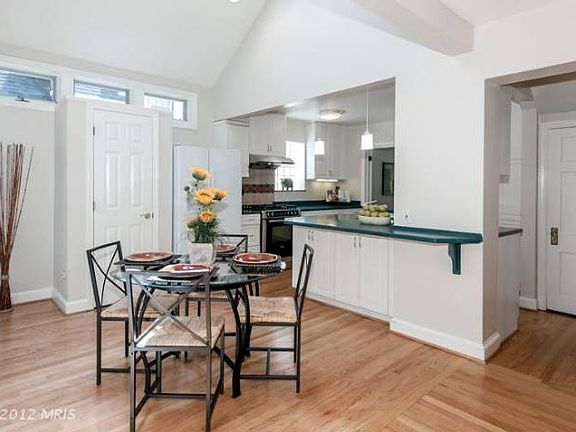 chef kitchen / bfast nook