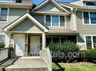 28 Rotunda Cir, Asheville, NC 28806