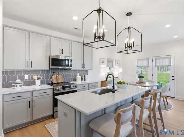 17318 Alana Dr, Moseley, VA 23120