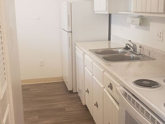 4th image of 1075 N Washington St APT 404