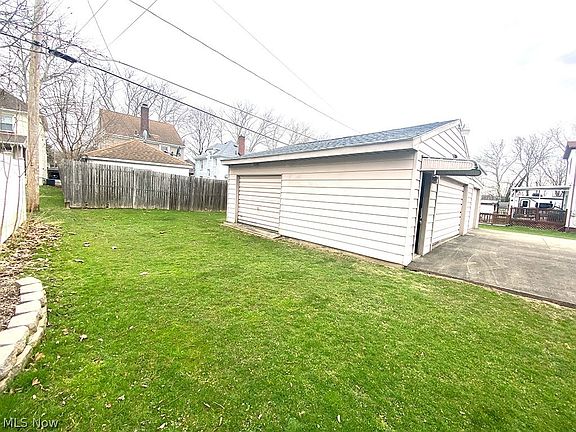 4th image of 236 Grant St