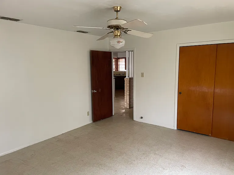 1102 E Lane St — Photo 15