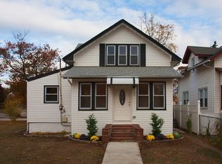 100 Lincoln Pl, Freeport, NY 11520