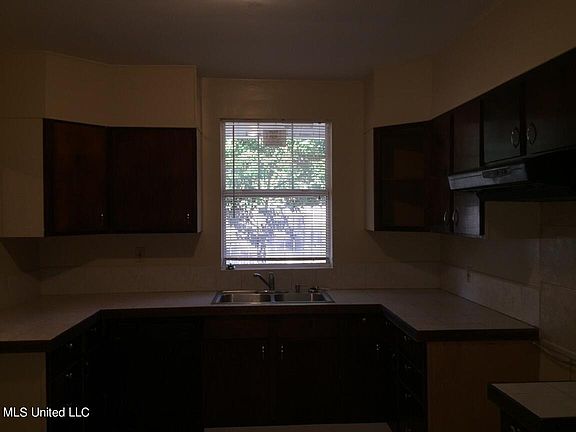 5th image of 1218 Beach Ave