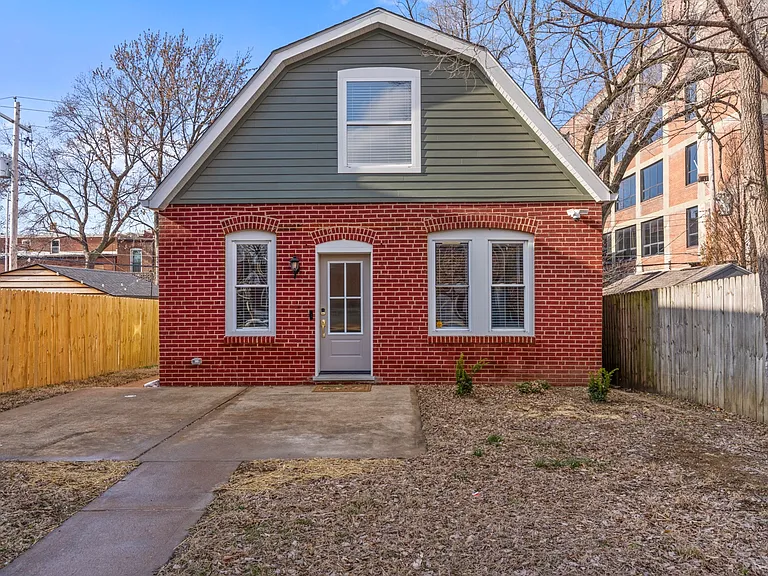 2851 Indiana Ave — Photo 24