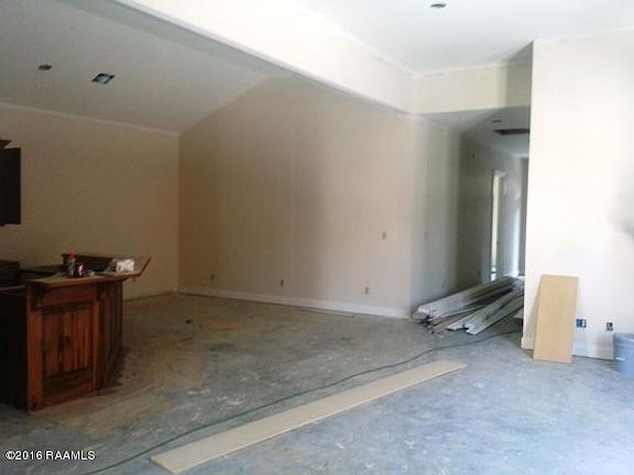 3rd image of 121 Kellogg Ave