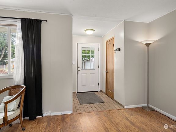 4th image of 5814 Mount Tacoma Drive SW