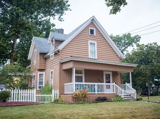 946 N Spring St, Elgin, IL 60120