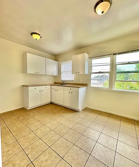 1835 Daisy Ave — Photo 1