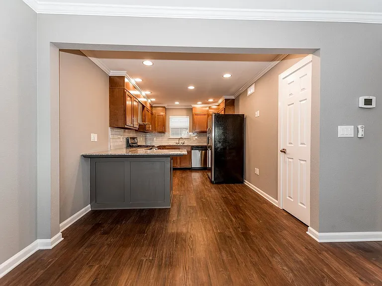 Axiom Apartments — Photo 27
