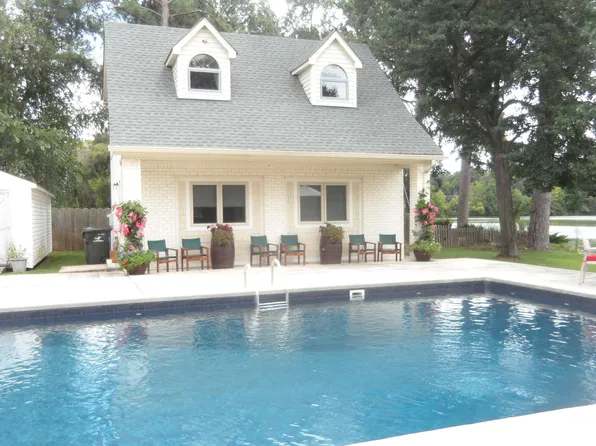 7639 Leafwood Dr, Norfolk, VA 23518