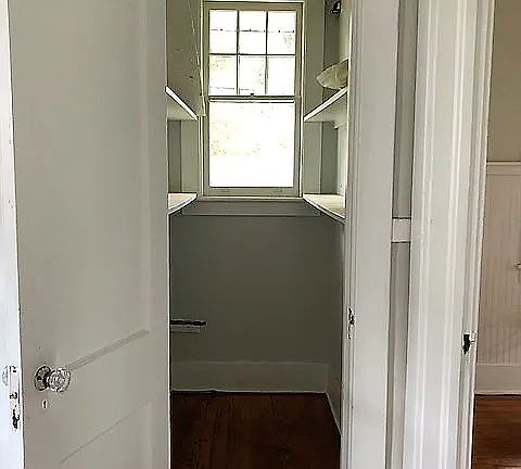 2nd image of 530 E 38th St