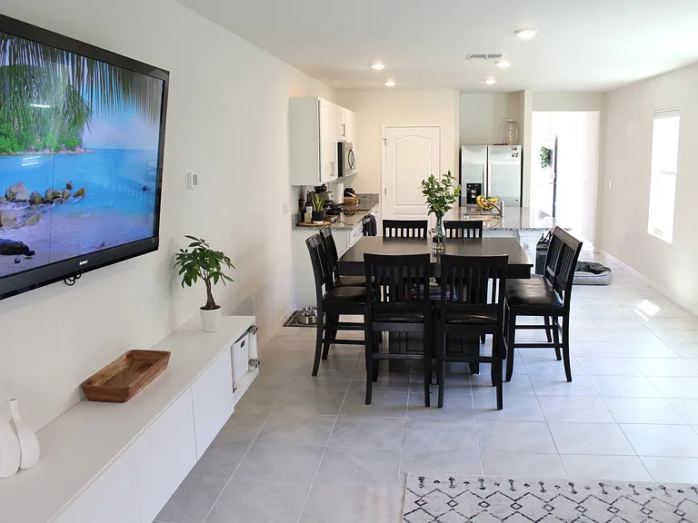 282 Caryota Ct — Photo 7