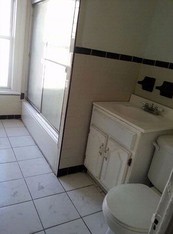2nd image of 1619 Hancock St #2