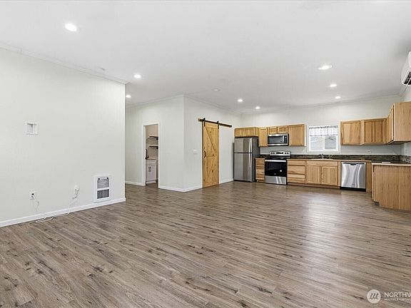 4th image of 314 Orchard Avenue