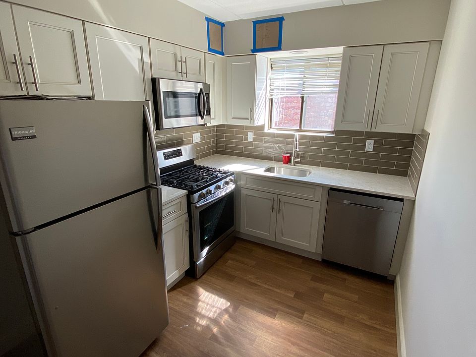 1st image of 17020 Crocheron Ave #2