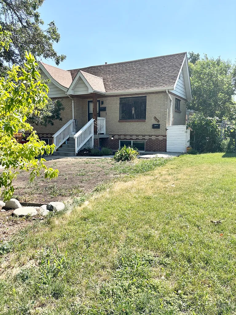 318 S Dale Ct — Photo 1