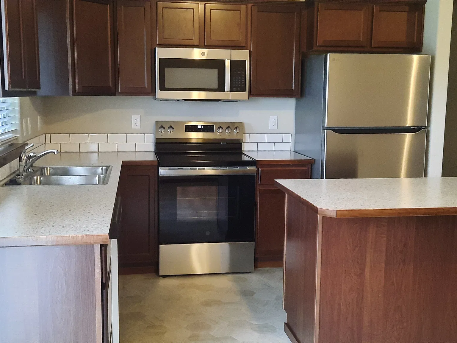 3 bed, $2,000 — Photo 4