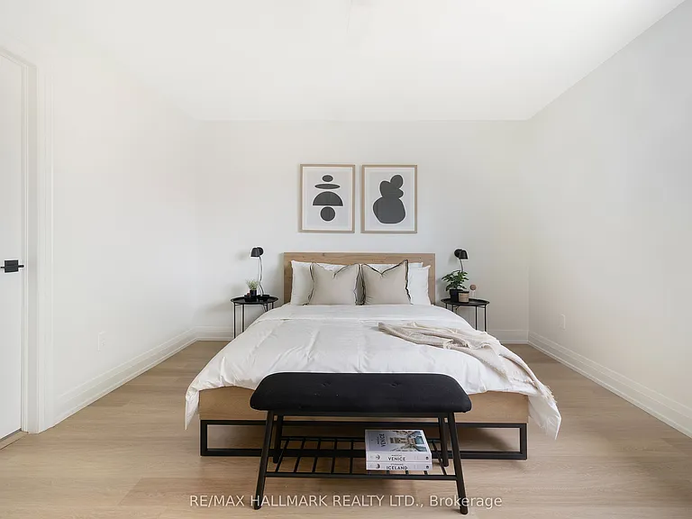 50 Dutch Cres — Photo 17