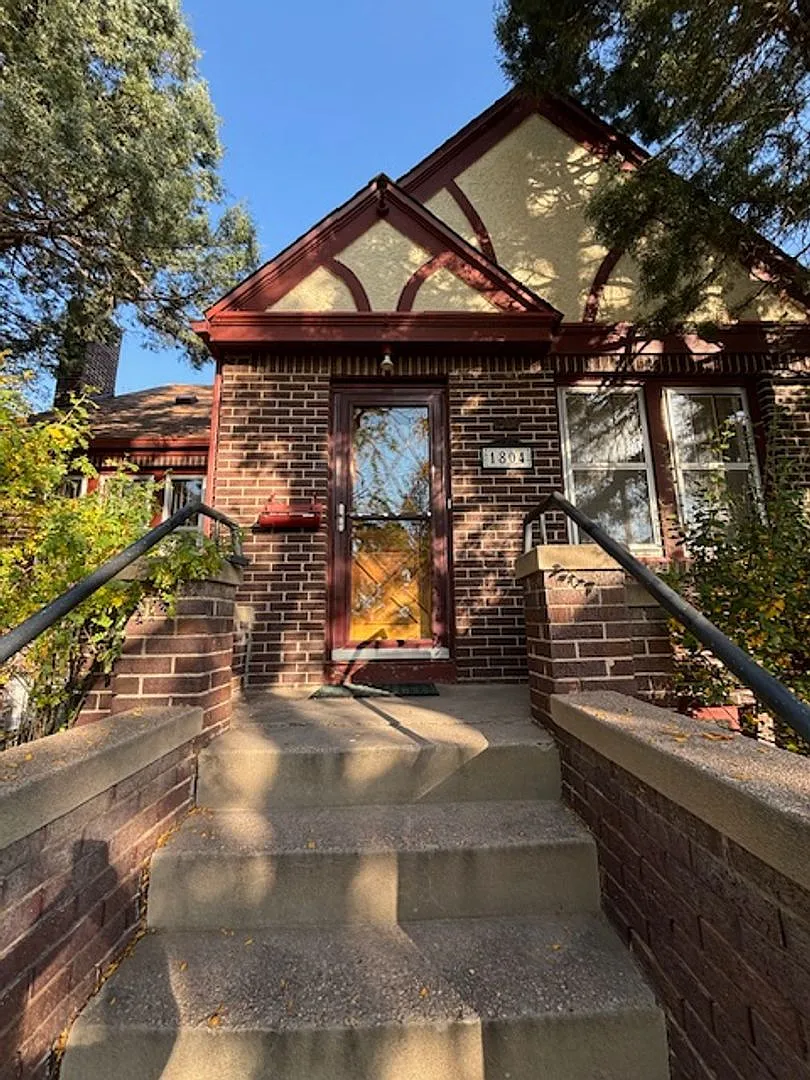 PM 242 - 1804 E 19th St — Photo 2