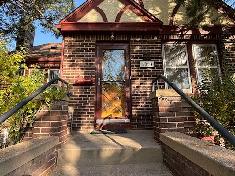 PM 242 - 1804 E 19th St — Photo 2