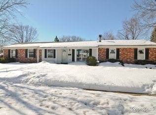 690 Pierce Ct, Grayslake, IL 60030