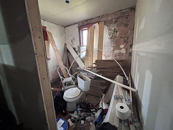 5th image of 1339 Stonewall St
