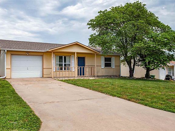 2nd image of 305 Palomino Ln