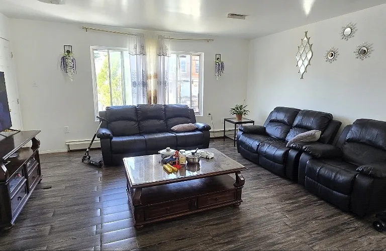 908 Belmont Ave #1B — Photo 1