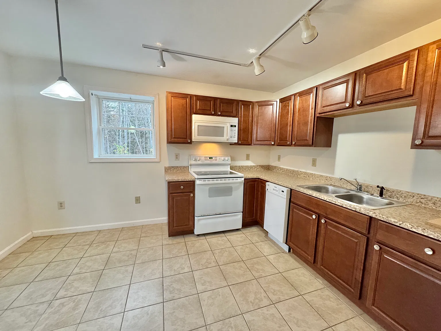 2 bed, 800 sqft, $1,150 — Photo 4