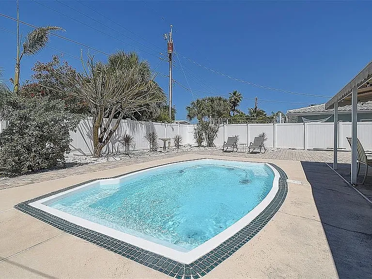2800 E Vina Del Mar Blvd — Photo 22