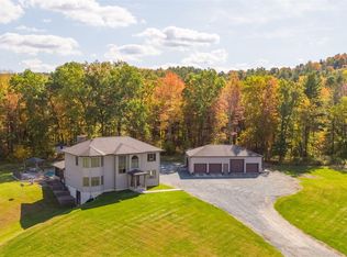 35 Skyline Dr, Melrose, NY 12121
