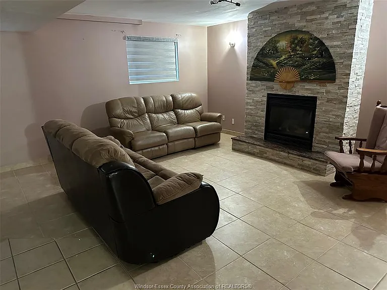2383 Askin Ave #LOWER — Photo 8