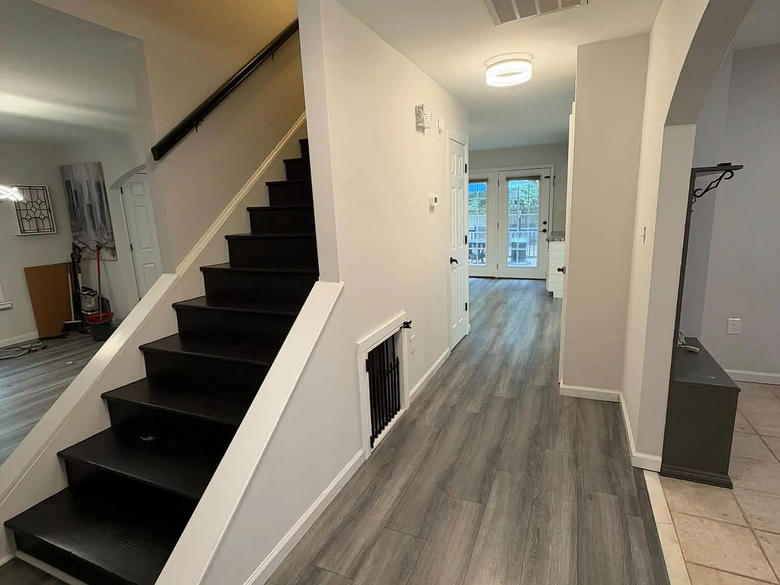 4 bed, 2.5 bath, 2556 sqft, $3,000 — Photo 3