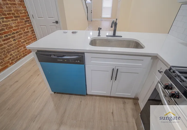 3205 Esther Pl — Photo 8